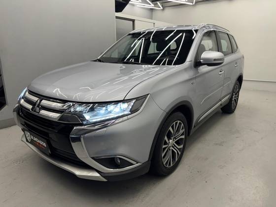 MITSUBISHI OUTLANDER 3.0 GT 4X4 V6 24V GASOLINA 4P AUTOMÁTICO